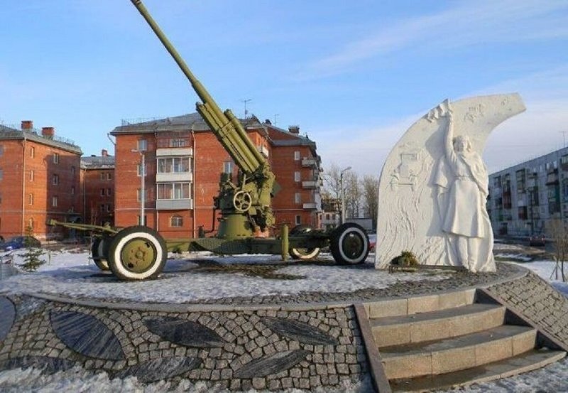 Памятник Регулировщице